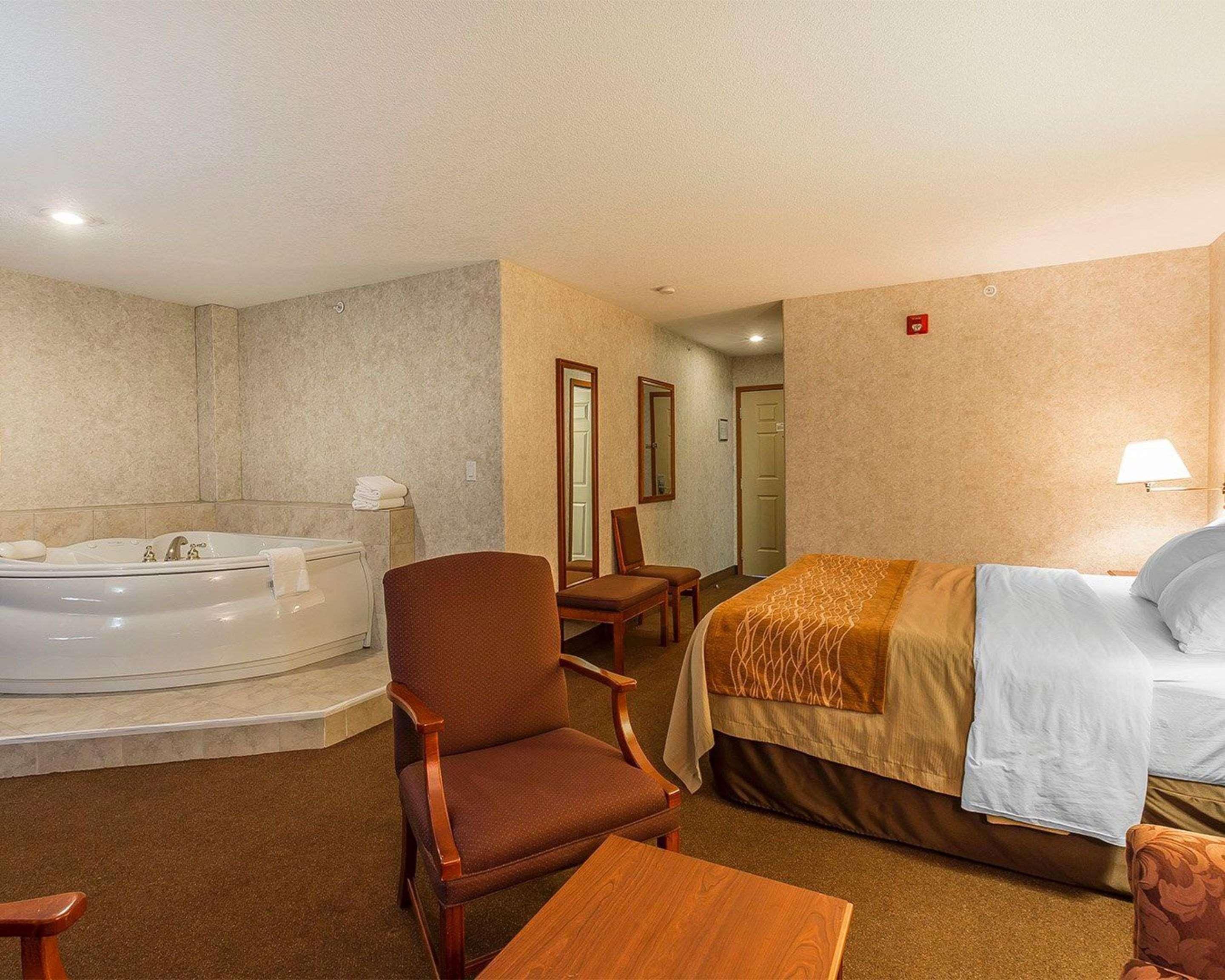 Comfort Inn Летбридж Екстериор снимка